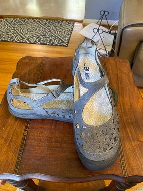 New W/O Tags JBU Women's Gray Cutout Mary Jane Casual Shoes 8.5 M
